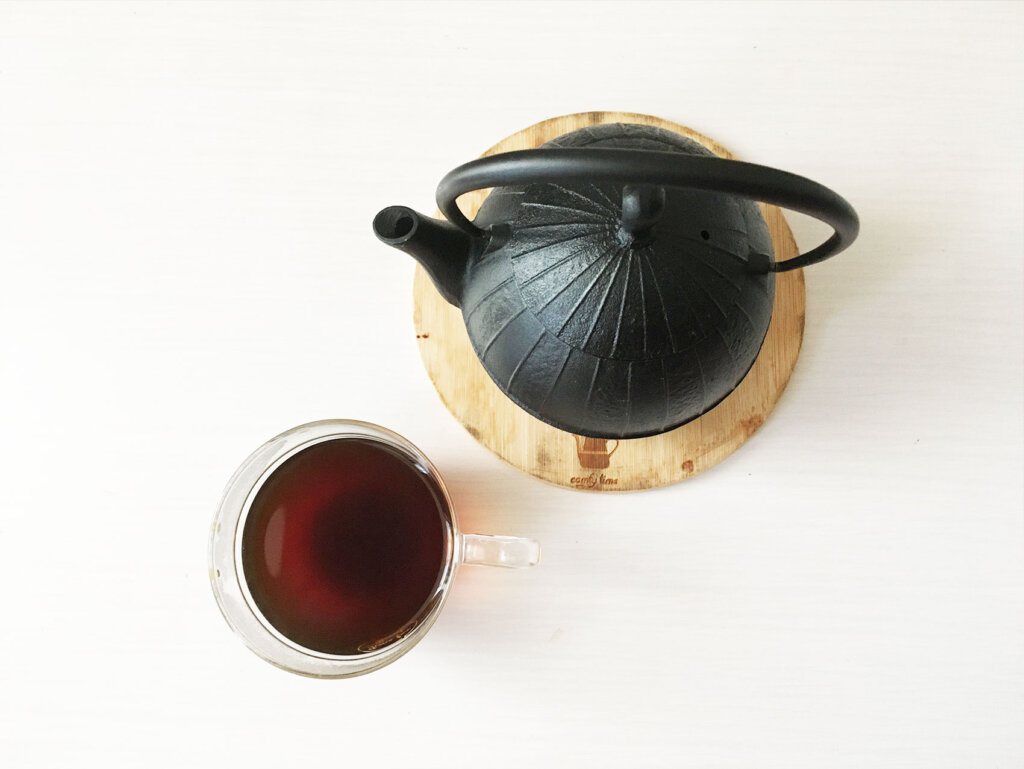 鉄瓶とコーヒー