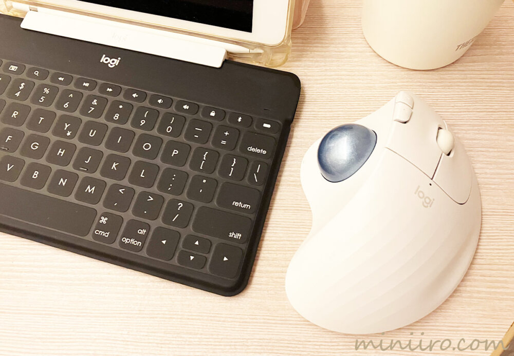 iPadとマウスとキーボードの写真