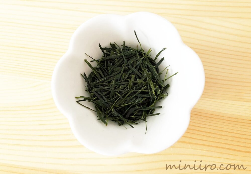 オーガニックの緑茶の茶葉の写真